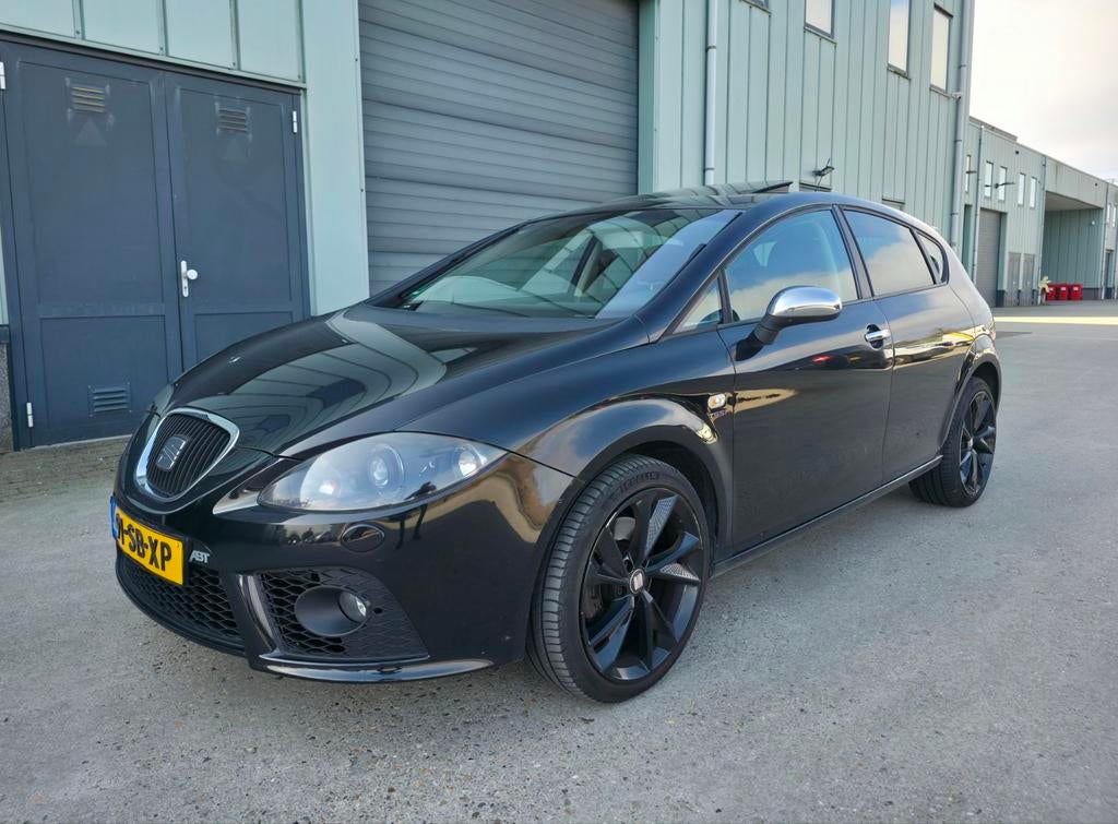 Seat Leon 2.0 Tfsi / Pano / Leder / ABT gechipt, Auto's, Leon, Zwart, Overige kleuren, Handgeschakeld