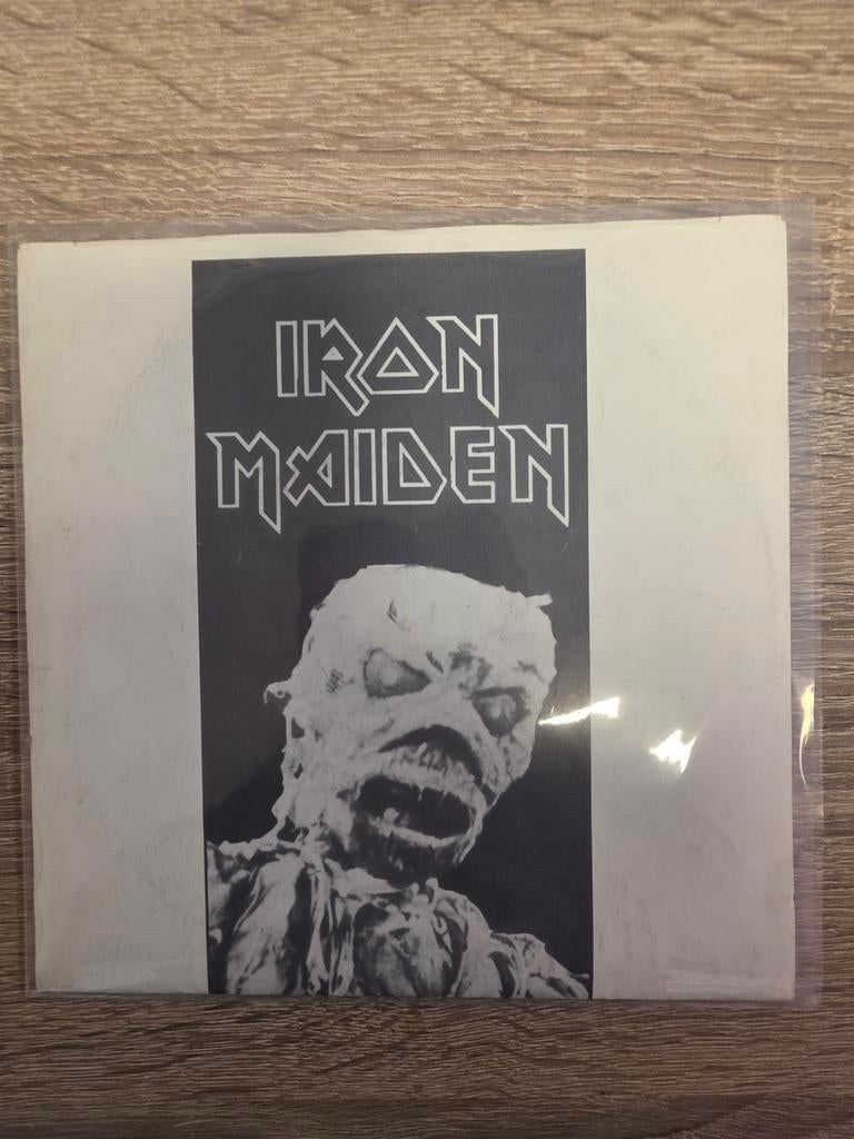 Iron Maiden - Two Minutes to Midnite / Caught Somewhere in, Gebruikt, Originele persing, 7 inch, Ophalen of Verzenden