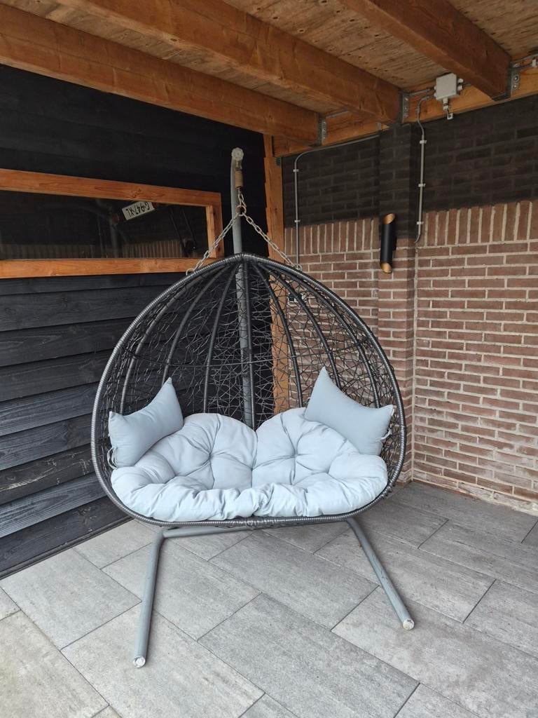 Intratuin hangstoel 2-persoons met kussens - gebruikt, Ophalen, Gebruikt, Metaal