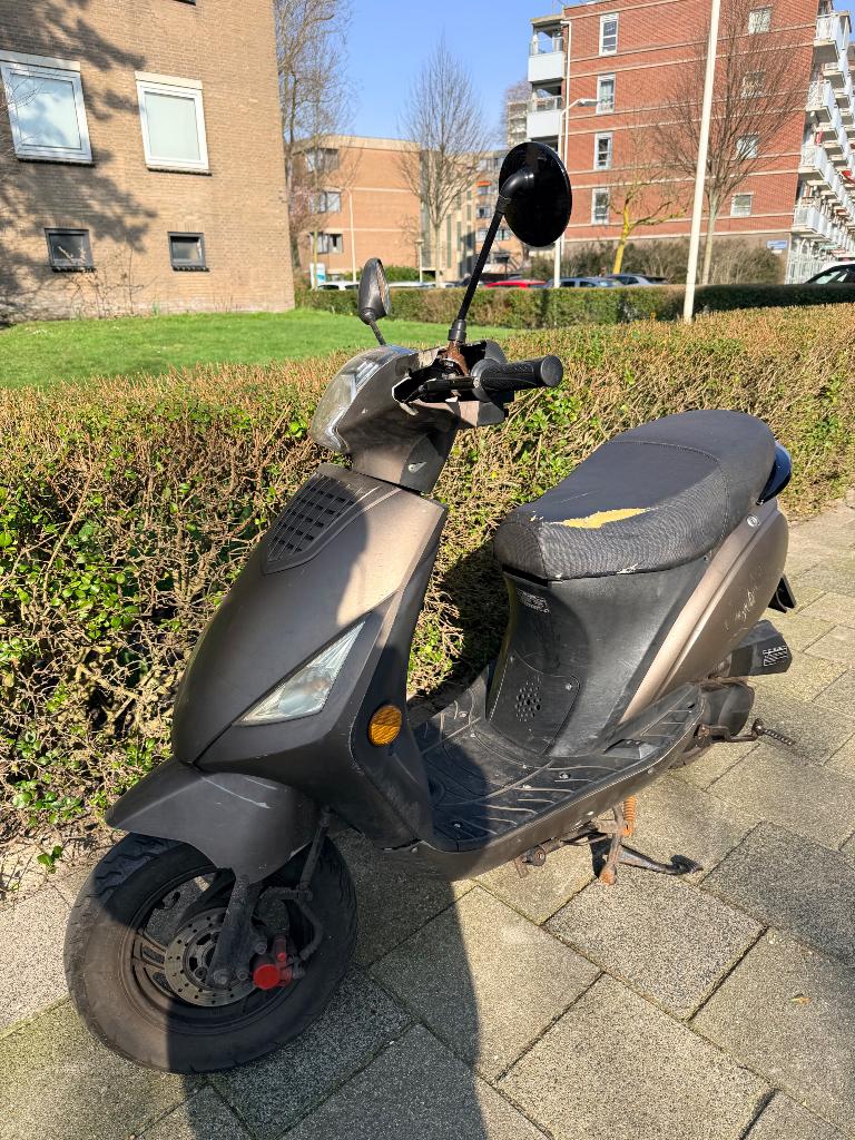 Scooter bruin retro riya 2017, Gebruikt, Benzine, Ophalen, Overige merken