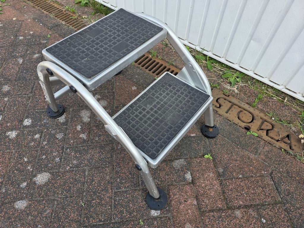 Aluminium caravan trapje, Ophalen, Zo goed als nieuw