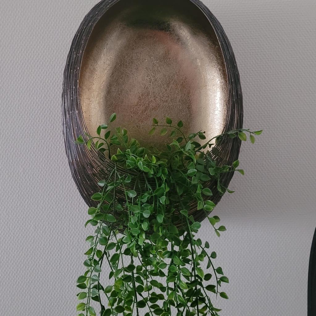 Decoratieve wandvaas met kunstplant, Ophalen, Zwart, Zo goed als nieuw, Metaal