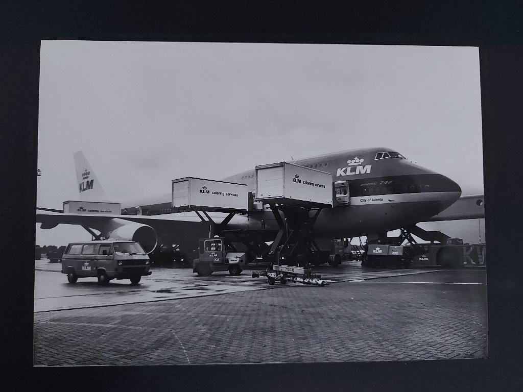 Foto van het laden van de KLM Boeing 747 PH-BFA (F946), Ophalen of Verzenden, Gebruikt, Kaart, Foto of Prent