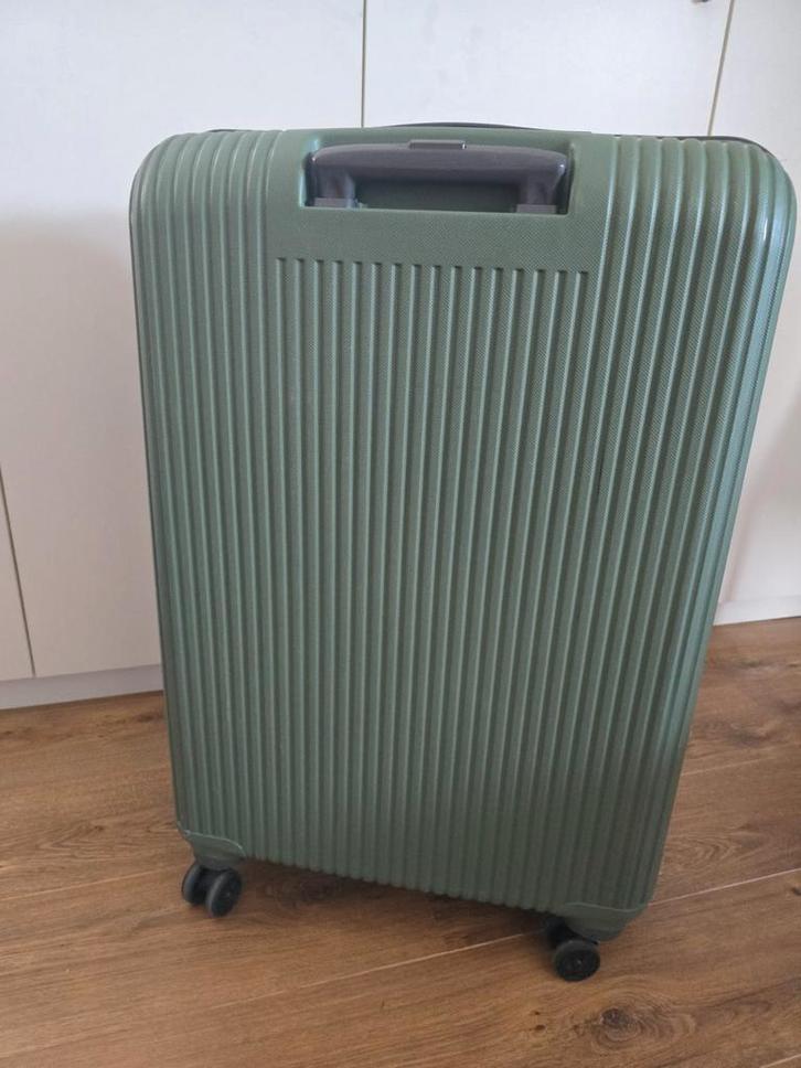 Groene koffer 2x, Sieraden, Tassen en Uiterlijk, Koffers, Hard kunststof, 70 cm of meer, Uitschuifbare handgreep, Wieltjes, Ophalen