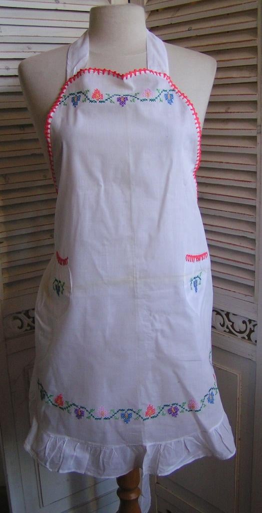 handgeborduurd schort nr RR 840, Verzenden