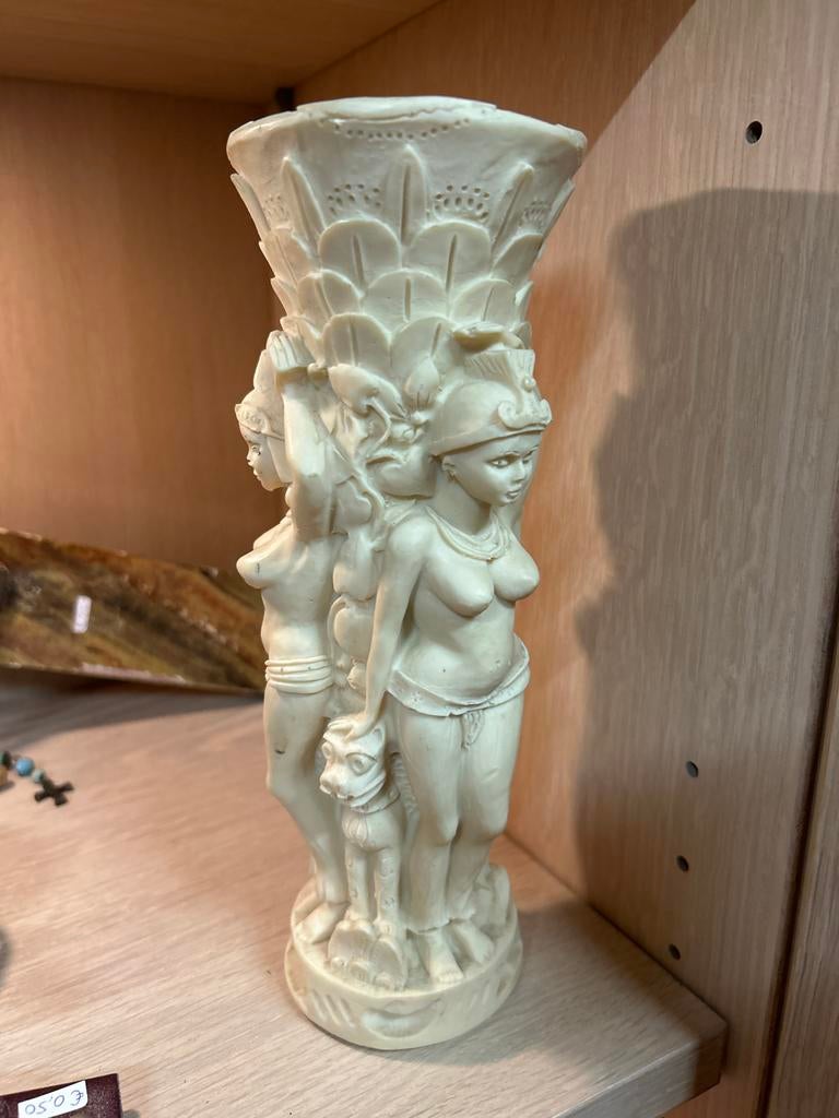 Antieke Ivorine Vaas met Vrouwfiguren, Ophalen of Verzenden
