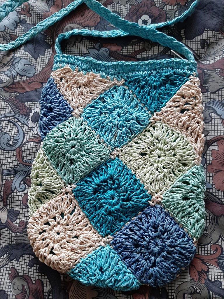 Hippie Raffia Granny Square Tas - Turquoise, Groen, Beige, Sieraden, Tassen en Uiterlijk, Tassen | Damestassen, Ophalen of Verzenden