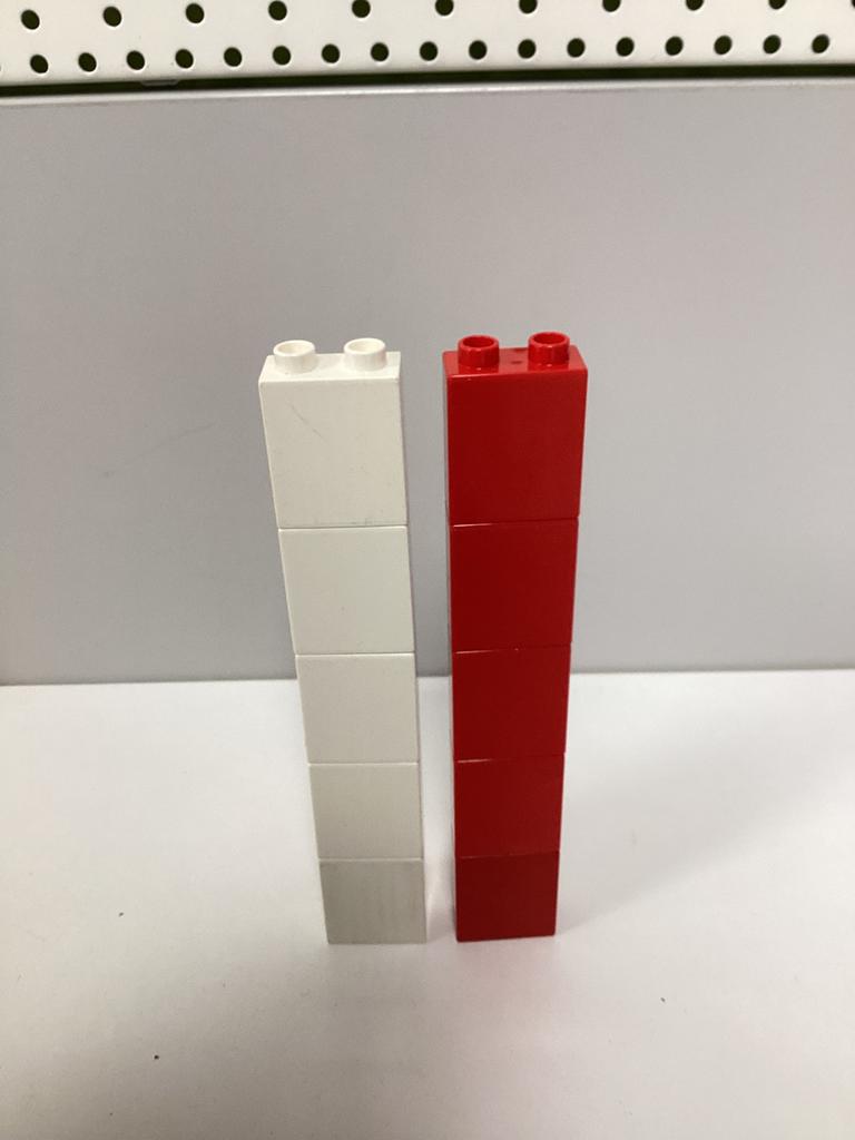 Duplo 10 blokken/ stenen 2nops hoog wit en rood, Ophalen of Verzenden, LEGO System A/S, Product.compliance@LEGO.com, Aastvej 1, 7190 Billund, Denemarken