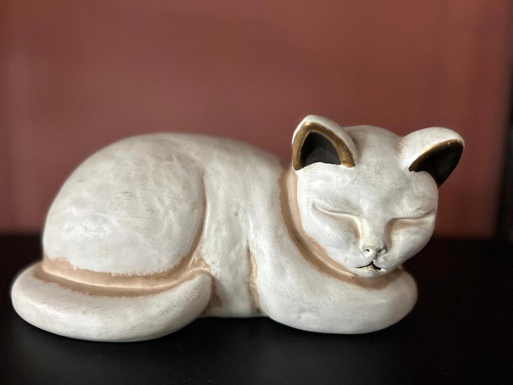 Thun Kat liggend keramiek, Verzamelen, Beelden en Beeldjes, Ophalen of Verzenden, Gebruikt, Dier