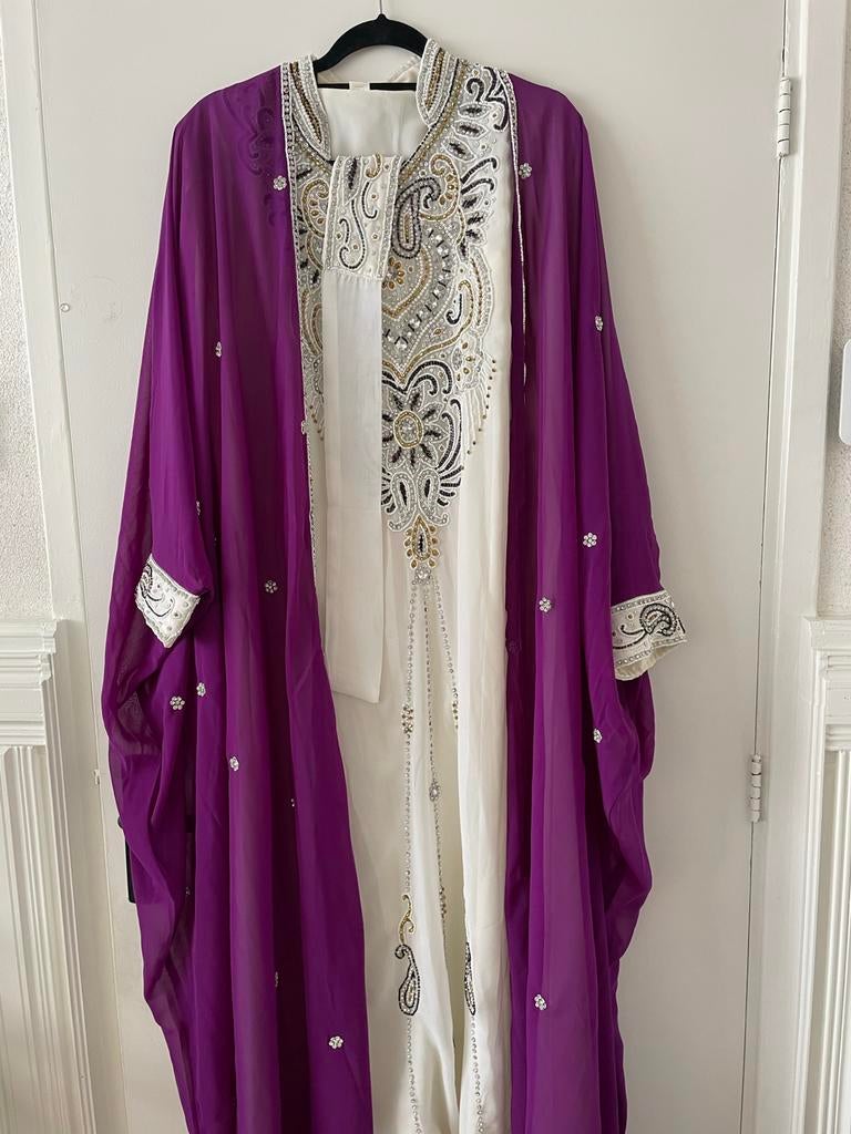Elegante Abaya met paarse kimono en borduursels, Paars, Zo goed als nieuw, Onder de knie, Ophalen