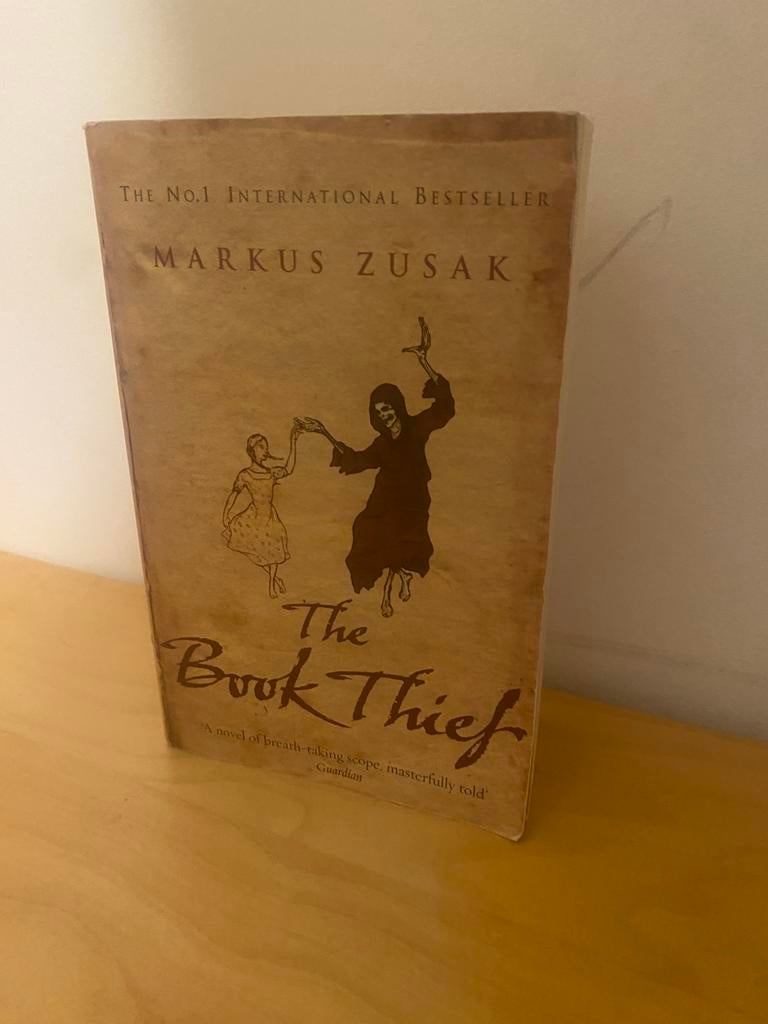 The book Thief, Antiek en Kunst, Antiek | Boeken en Bijbels, Ophalen of Verzenden