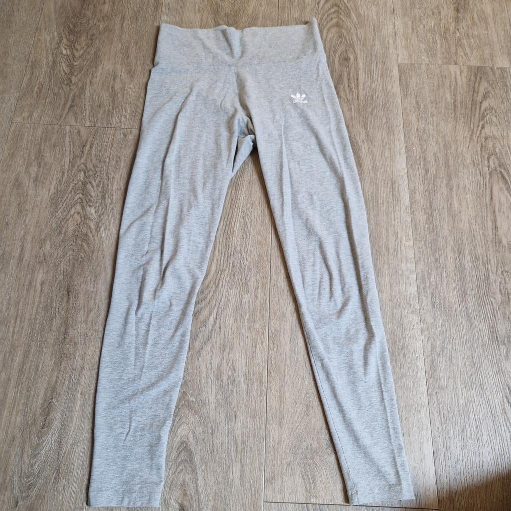 Grijze Adidas legging, Kleding | Dames, Sportkleding, Maat 38/40 (M), Adidas, Ophalen of Verzenden, Grijs