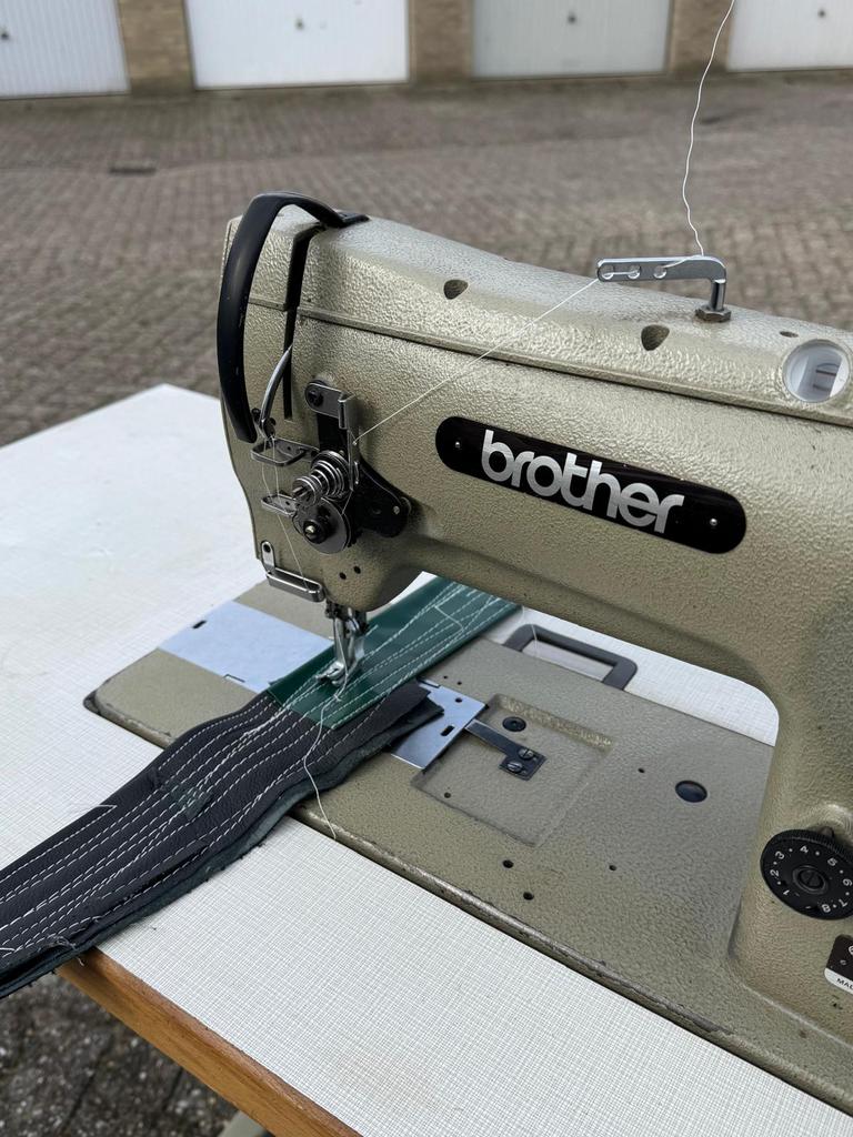 Industriële Brother naaimachine 3 voudig transport, Hobby en Vrije tijd, Naaimachines en Toebehoren, Ophalen, Naaimachine, Brother