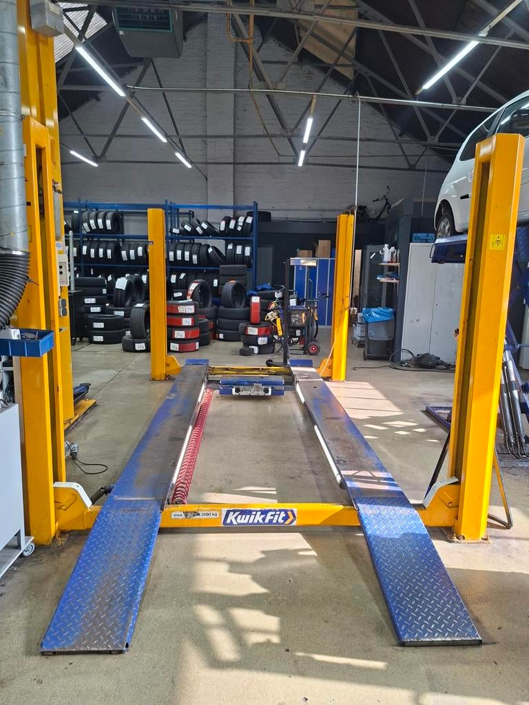 Hefbrug 4 koloms Koni 2500 kg apk brug met krik, Auto diversen, Autogereedschap, Ophalen