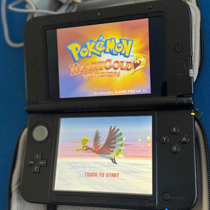 3DS XL Goede Staat met oplader, stylus, hoesje, Spelcomputers en Games, Spelcomputers | Nintendo 2DS en 3DS, Zo goed als nieuw