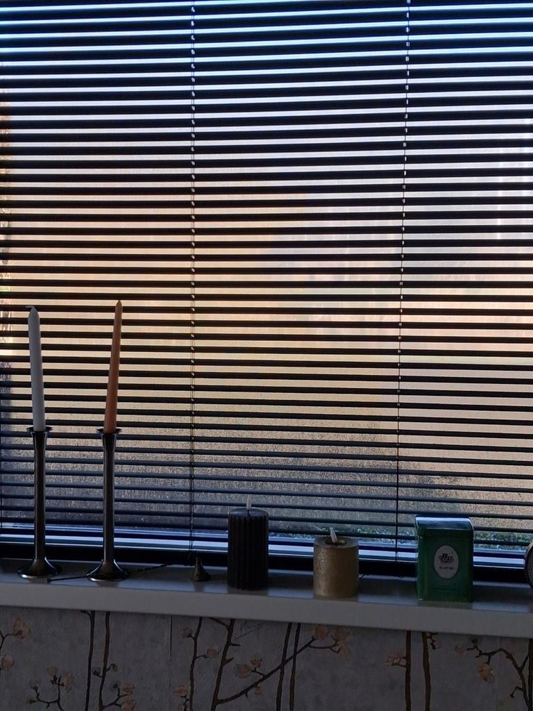 Zwarte pvc jaloezieën . Verschillende maten. Zwarte i, Ophalen, Zo goed als nieuw