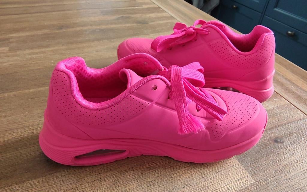 Zgan knal roze skechers maat 34, Ophalen of Verzenden, Zo goed als nieuw, Meisje, Schoenen