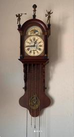 Friese klok - Perfect werkend, klassiek design, Antiek en Kunst, Ophalen