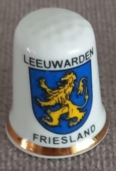 Vingerhoedje Leeuwarden Friesland, Verzamelen, Vingerhoedjes, Ophalen of Verzenden, Zo goed als nieuw, Porselein, Nederland