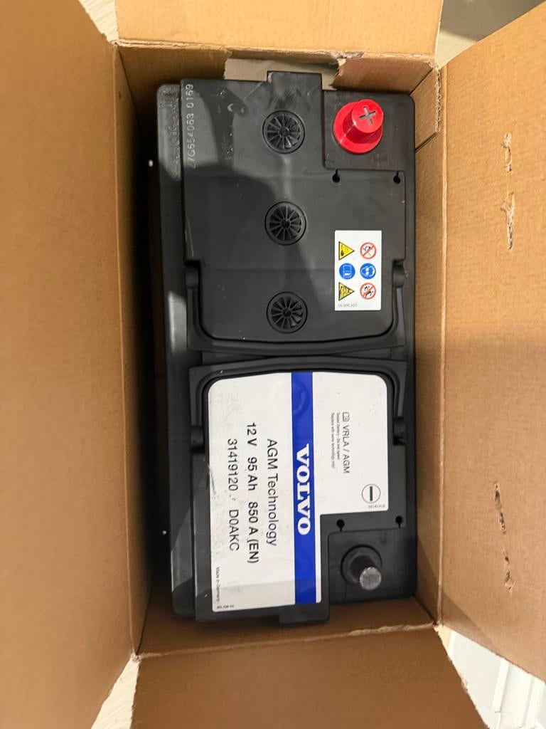 Volvo AGM Accu 12V 95Ah 650A (EN) - Nieuw in doos, Auto-onderdelen, Accu's en Toebehoren, Ophalen of Verzenden, Nieuw, Volvo