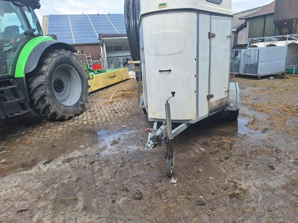 2 paards trailer  met zadel  kamer, Dieren en Toebehoren, Paarden en Pony's | Overige Paardenspullen, Gebruikt, Ophalen of Verzenden