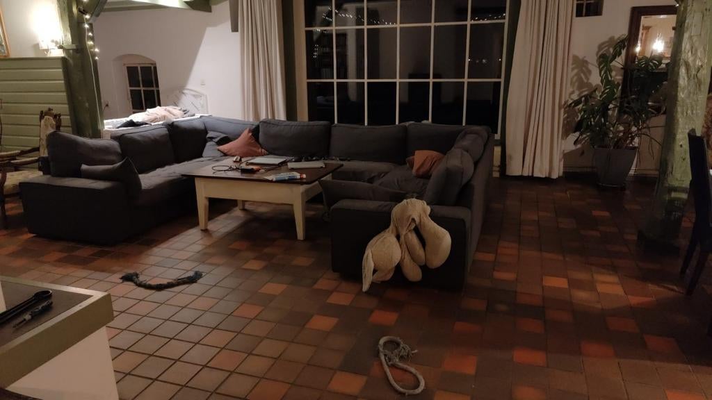 U-bank KIVIK tresund antraciet, Huis en Inrichting, Banken | Bankstellen, Ophalen