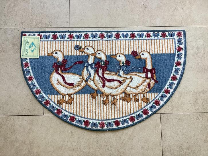 Mooi nieuw SARAH-LYNN’S vloer-/tafelkleed met antislip, Huis en Inrichting, Stoffering | Tapijten en Kleden, Nieuw, Ophalen of Verzenden