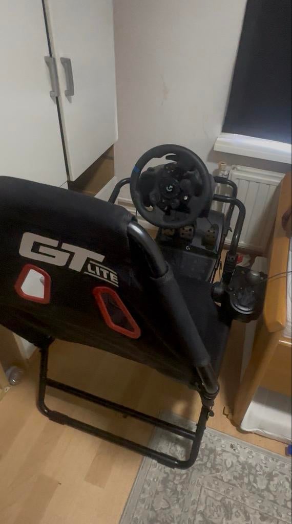 Logitech G923 Racing Setup met GT Lite Racing Seat, Spelcomputers en Games, Ophalen, 1 speler, Racen en Vliegen, Zo goed als nieuw