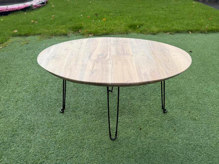 Handgemaakte eikenhouten bijzet tafel met inklapbare poten, Huis en Inrichting, Tafels | Bijzettafels, Nieuw, Ovaal, 45 tot 60 cm