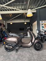 Vespa sprint 50s | Custom | Full option | 2023 | AMG DARK SA, Ophalen, Overige modellen, Maximaal 45 km/u, Zo goed als nieuw