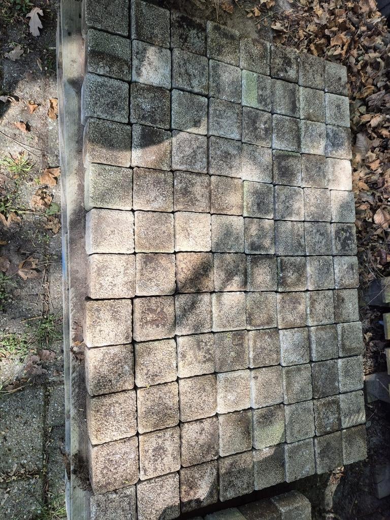 GRATIS! 282 lichte stenen 10x10 cm, circa 3 m², ZSM ophalen, Ophalen of Verzenden, Gebruikt, Beton, Klinkers