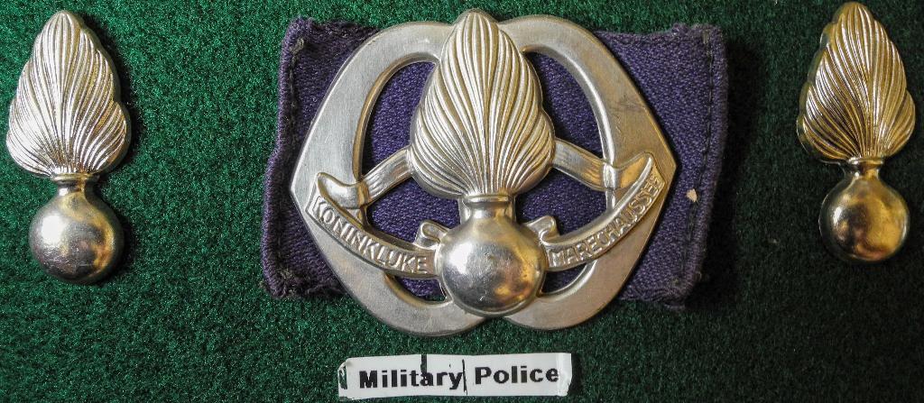 MARECHAUSSEE, BUIGLIPPEN MODEL ZELDZAAM GEWEVEN ONDERGRONDJE, Verzamelen, Militaria | Algemeen, Marechaussee, Embleem of Badge