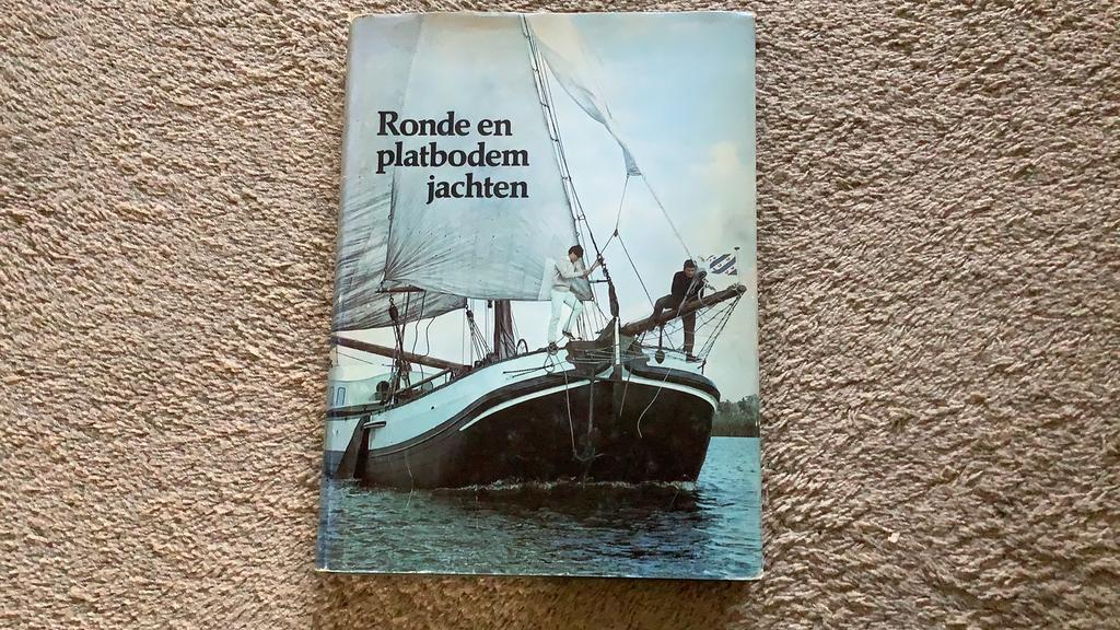 Ronde en platbodem jachten, Huitema. 5e herz. druk 1977, Ophalen of Verzenden, Zo goed als nieuw