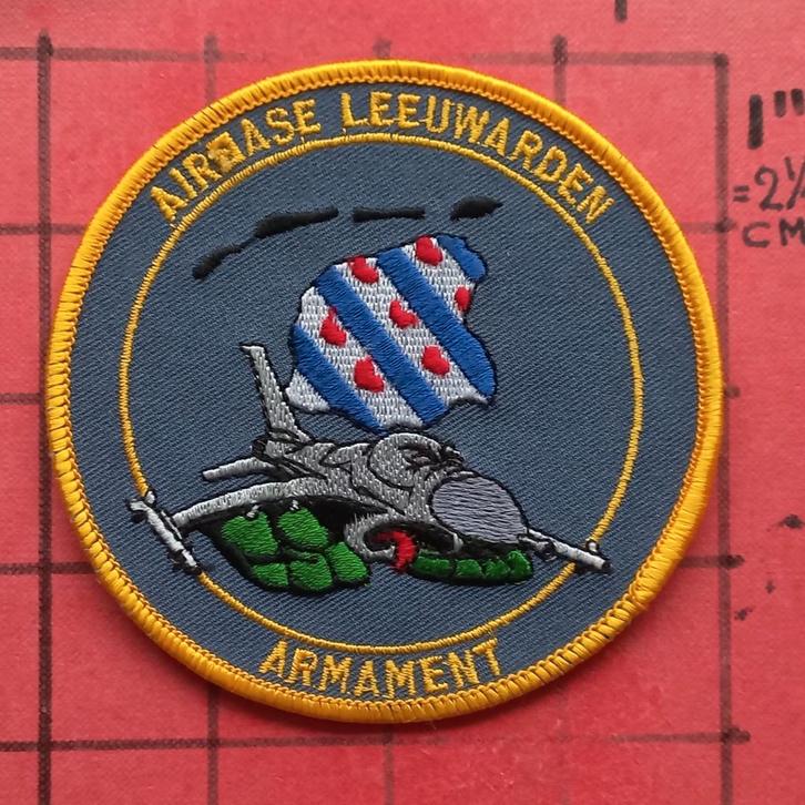 KLU LUCHTMACHT PATCH EMBLEEM LEEUWARDEN F-16 ARMAMENT, Verzamelen, Luchtvaart en Vliegtuigspotten, Zo goed als nieuw, Patch, Badge of Embleem