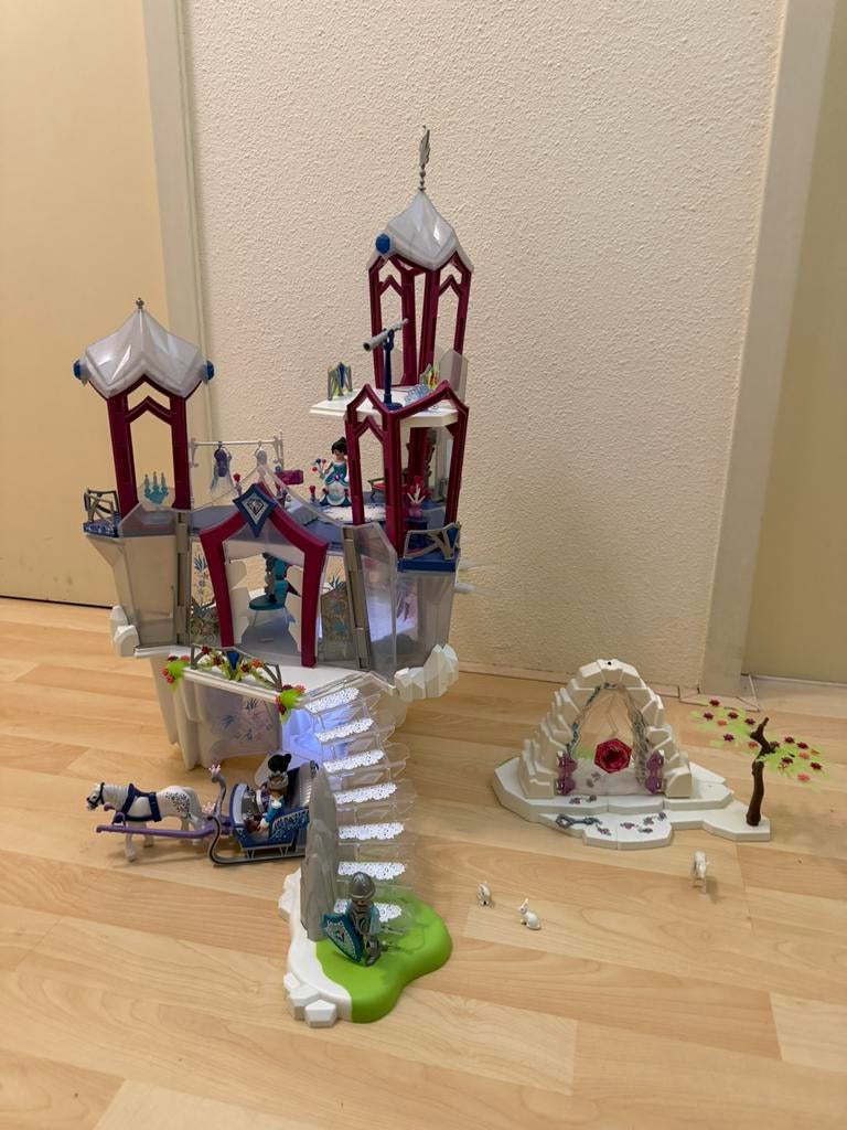 Playmobil set 9469: kristallen kasteel met koets, Kinderen en Baby's, Speelgoed | Playmobil, Ophalen of Verzenden, Zo goed als nieuw