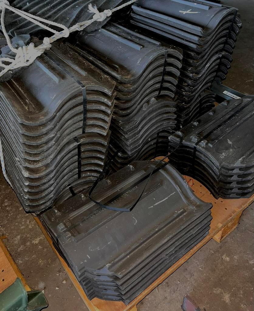 150 stuks OVH dakpannen blauw gesmoord, Ophalen, Steen of Klei, Blauw, Zo goed als nieuw