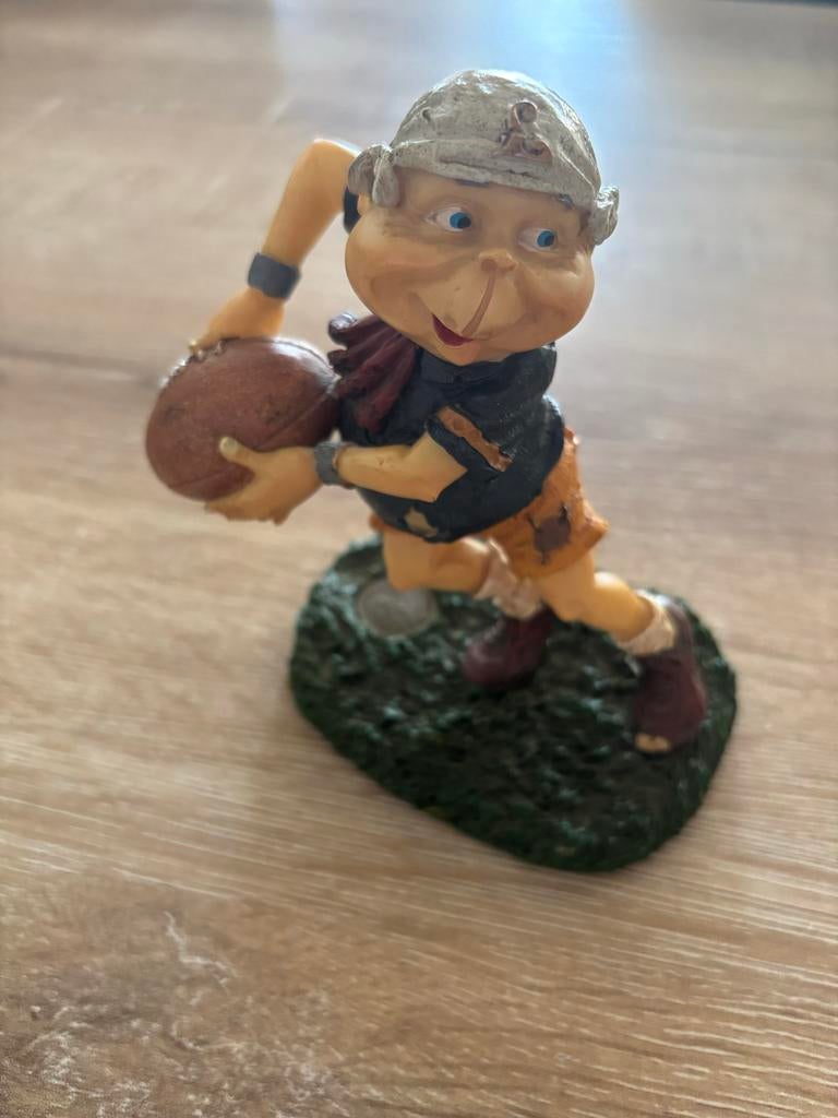 Efteling Laven beeldje met rugbybal, Ophalen, Nieuw, Beeldje of Poppetje