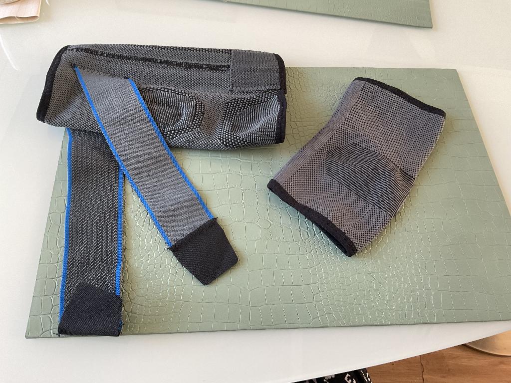 Knie S/M en elleboog L/Xl brace sport support, Diversen, Ophalen of Verzenden, Zo goed als nieuw