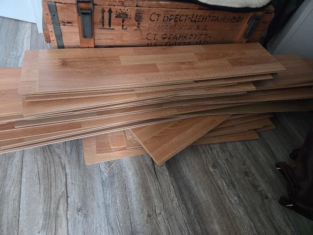 Laminaat (bijna gratis), Huis en Inrichting, Stoffering | Vloerbedekking, Ophalen, Bruin, Gebruikt, 10 tot 25 m²