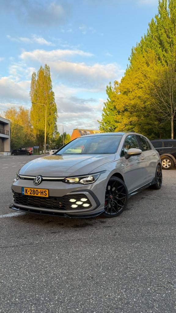 Volkswagen Golf 1.4 Ehybrid 245pk DSG 2021 Nardo grey, Auto's, Zwart, Alcantara, 1524 kg, Dealer onderhouden