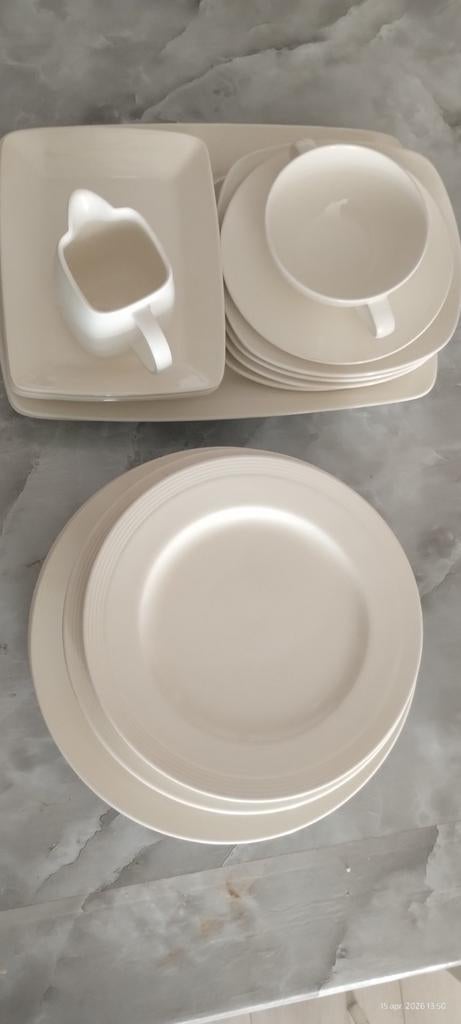 New Linnen Earthenware servies set, Huis en Inrichting, Keuken | Servies, Ophalen, Zo goed als nieuw, Bord(en), Effen