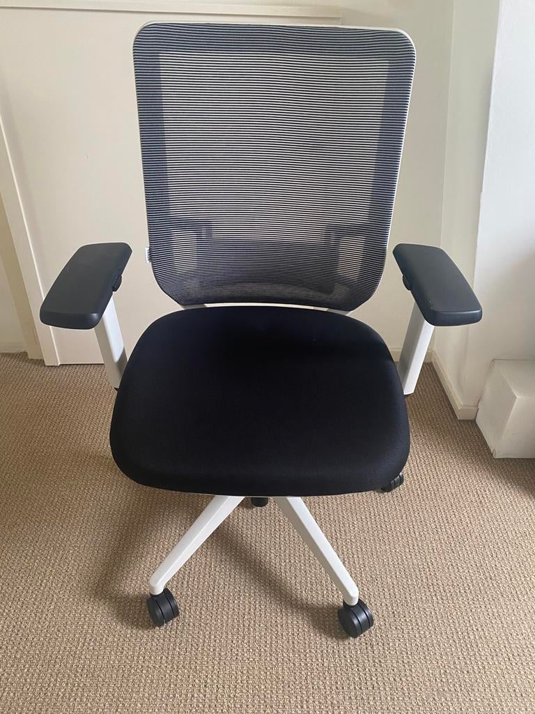 Aangeboden: mooie bureaustoel, Ophalen, Zo goed als nieuw, Zwart