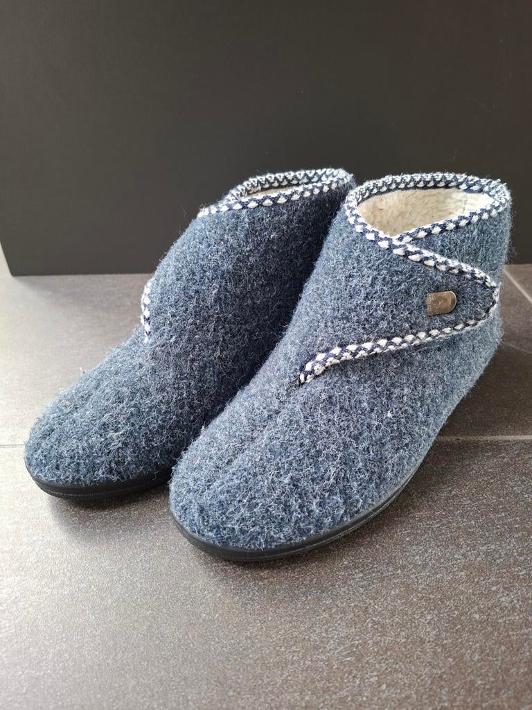 Pantoffels/ Sloffen mt 39 zgan, Ophalen of Verzenden, Zo goed als nieuw, Pantoffels of Sloffen