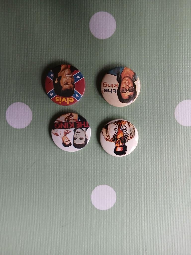 Elvis Presley Pins/Buttons - Set van 4, Ophalen of Verzenden, Gebruikt, Overige onderwerpen, Speldje of Pin