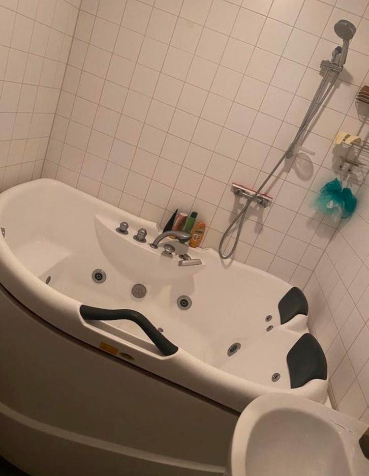 Jacuzzi/Bubbelbad- Moet nagekeken worden., Tuin en Terras, Bubbelbaden en Hottubs, Gebruikt, Vast, Filter, Pomp, Inbouw, Ophalen