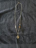 Te koop zilverkleurige halsketting met verschillende kleuren, Ophalen of Verzenden, Zo goed als nieuw, Zilver, Overige materialen