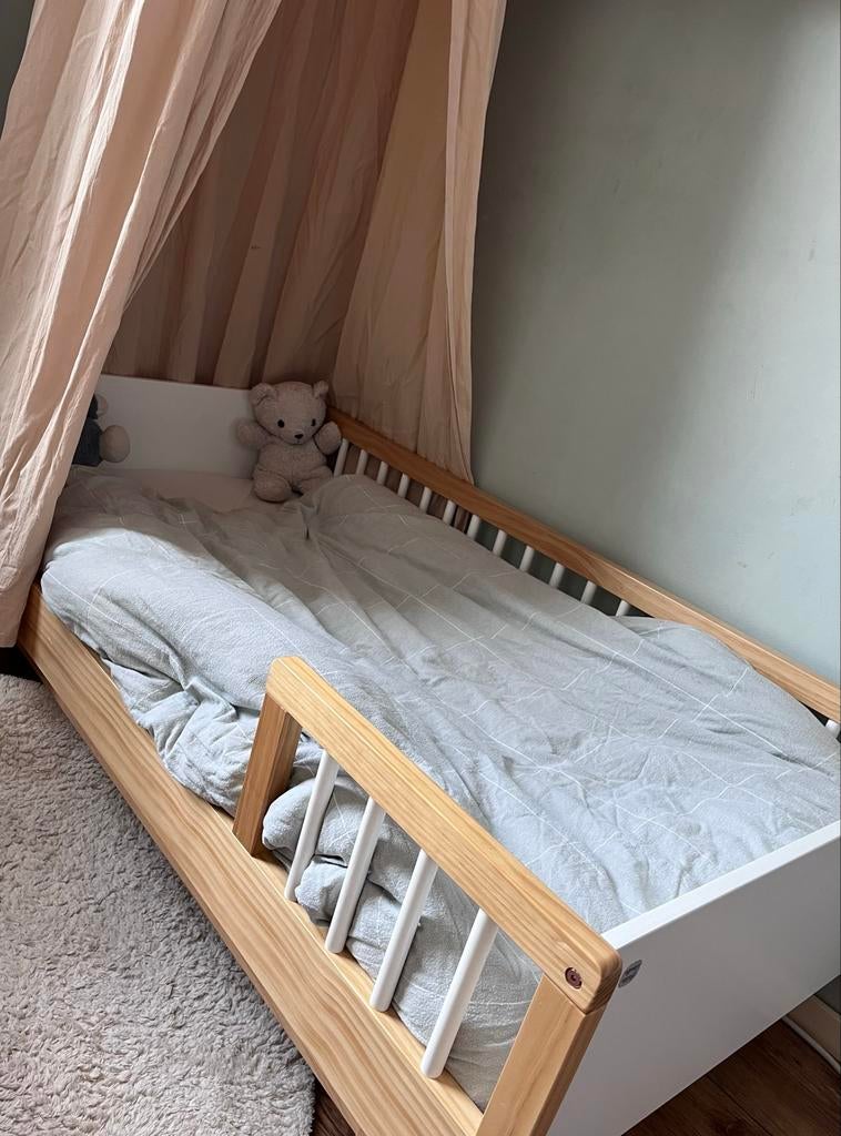 Peuterbed Petit Amelie 140x70 met matras en beddengoed, Ophalen, 70 tot 85 cm, 140 tot 160 cm, Zo goed als nieuw