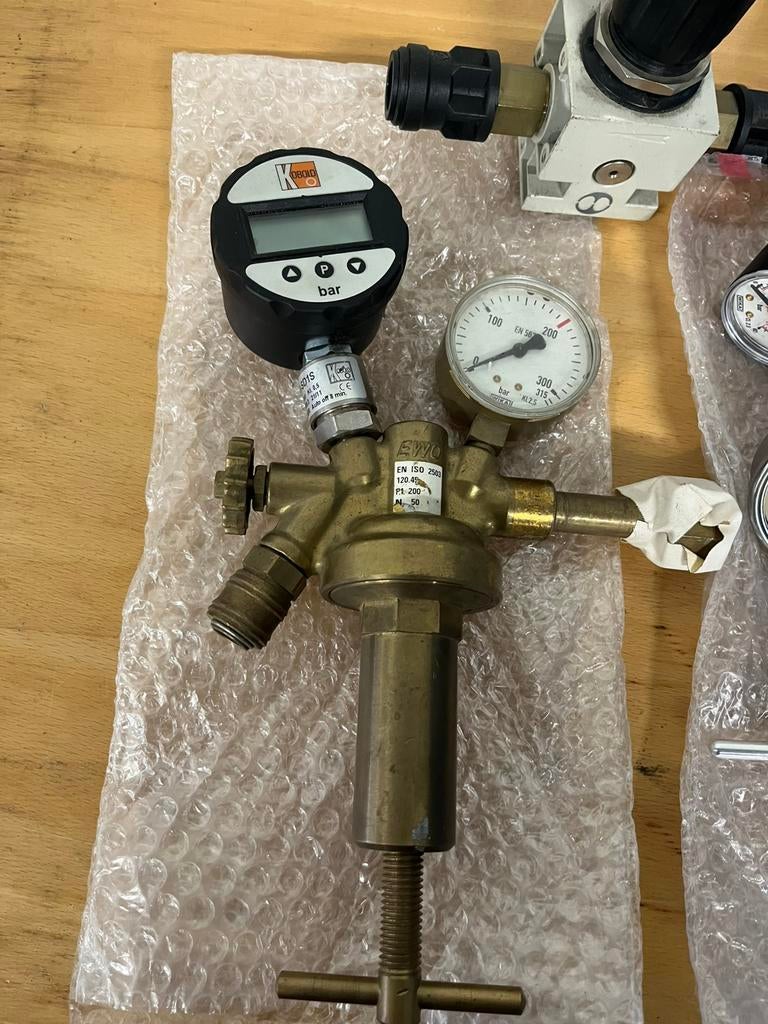 Industriële drukregelaars / manometers / WIKA / Müller, Verzenden, Zo goed als nieuw, Luchtreiniger