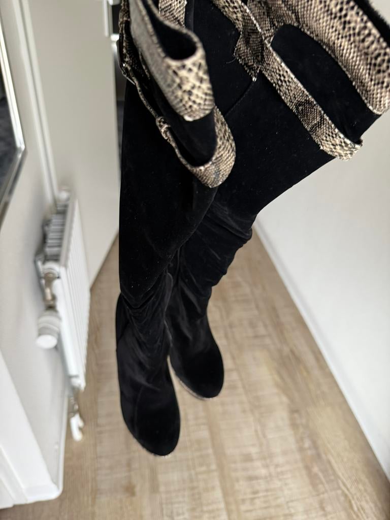 Hoge hakken laarzen maat 37(killer high heels,pumps,boots), Hoge laarzen, Zwart, Ophalen of Verzenden, Zo goed als nieuw