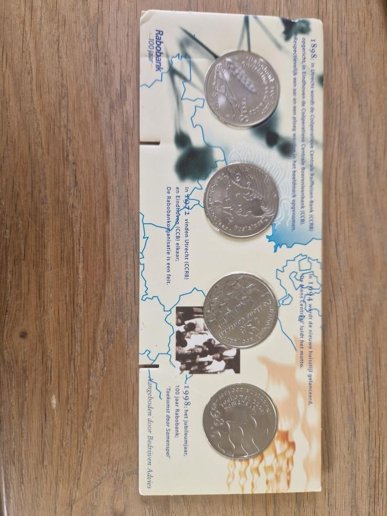 Rabobank herdenkingsset 100 jaar vorstinnen, Postzegels en Munten, Ophalen of Verzenden, Overige materialen